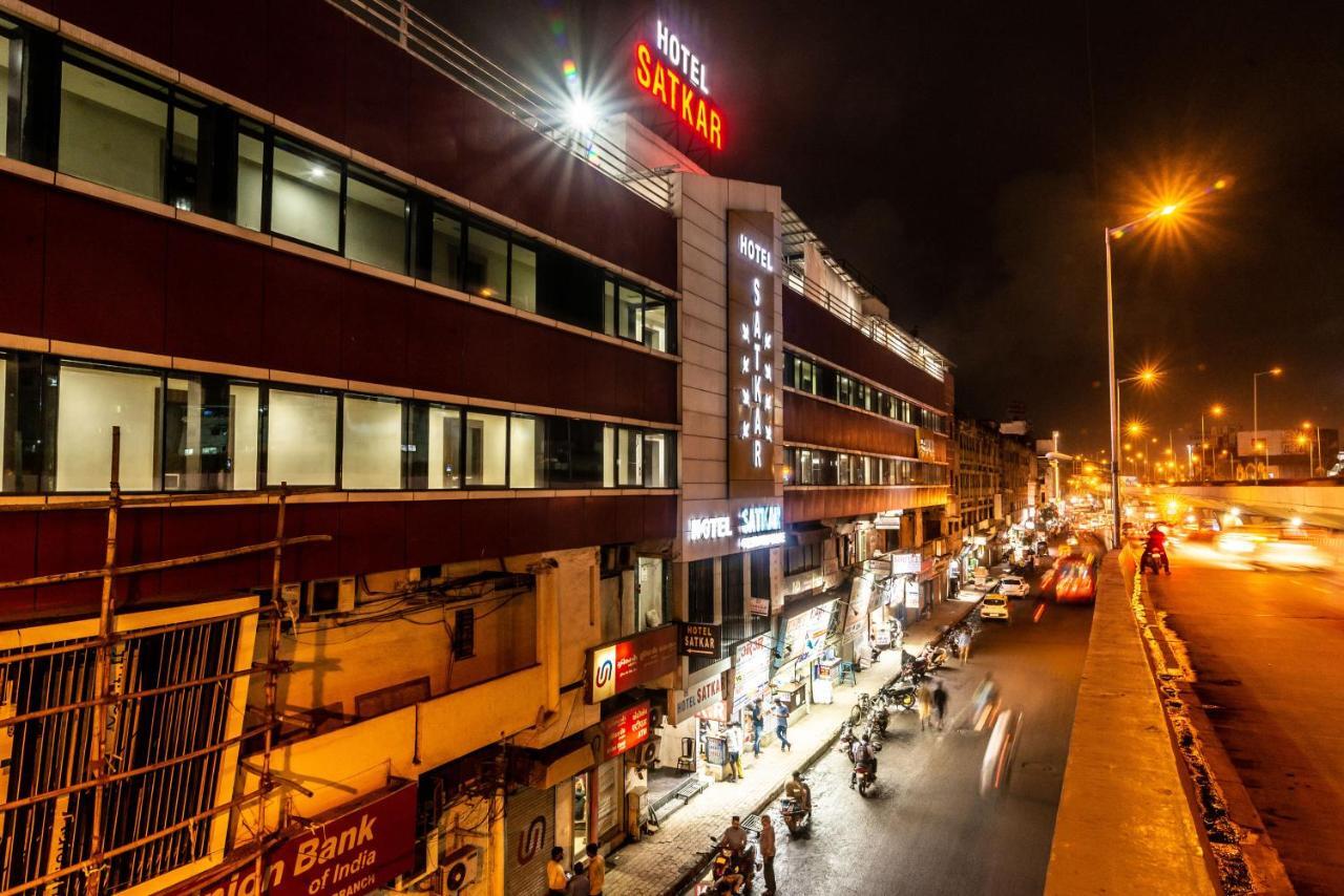 Hotel Satkar Surat Exterior photo