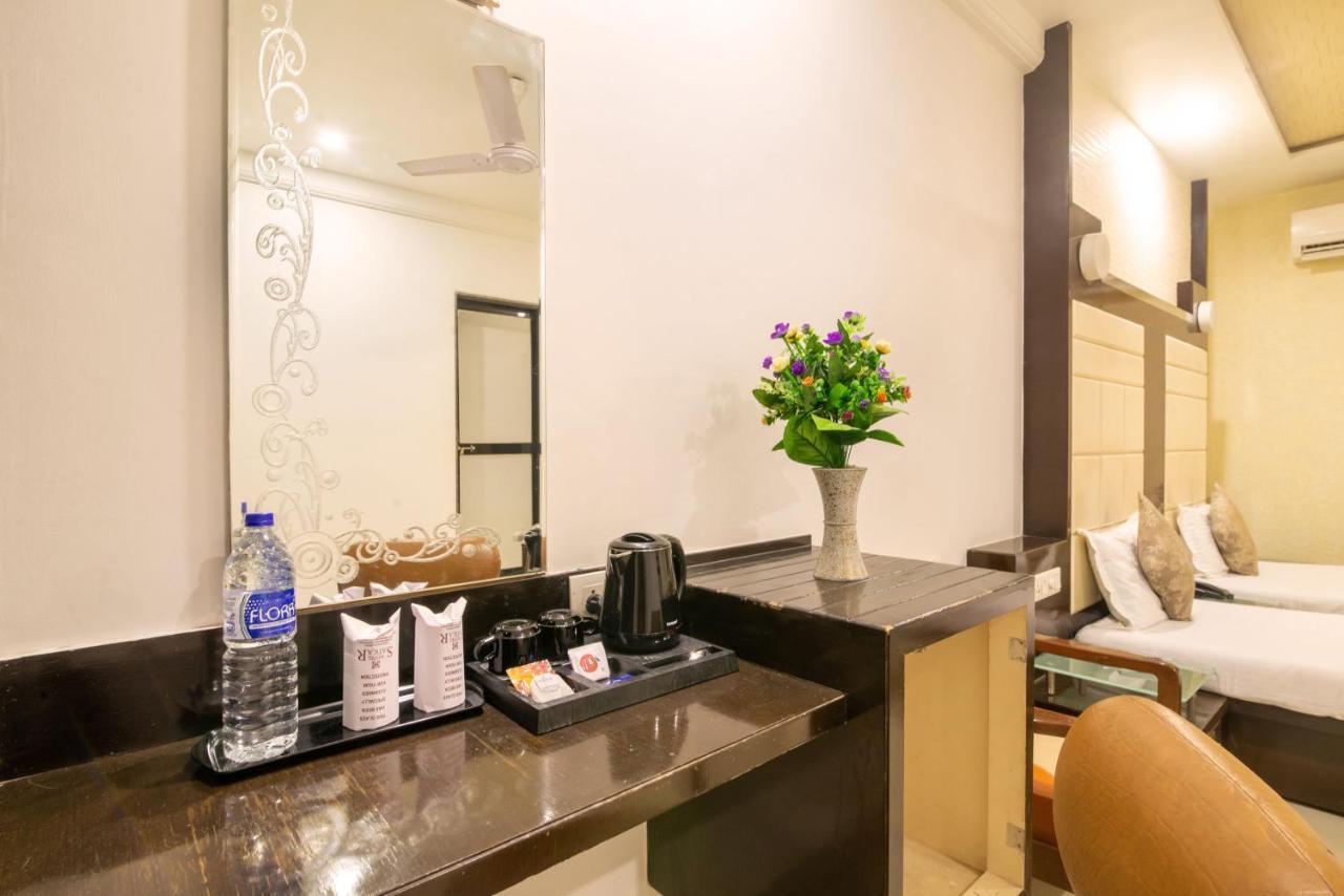 Hotel Satkar Surat Exterior photo