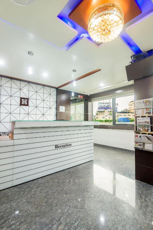 Hotel Satkar Surat Exterior photo