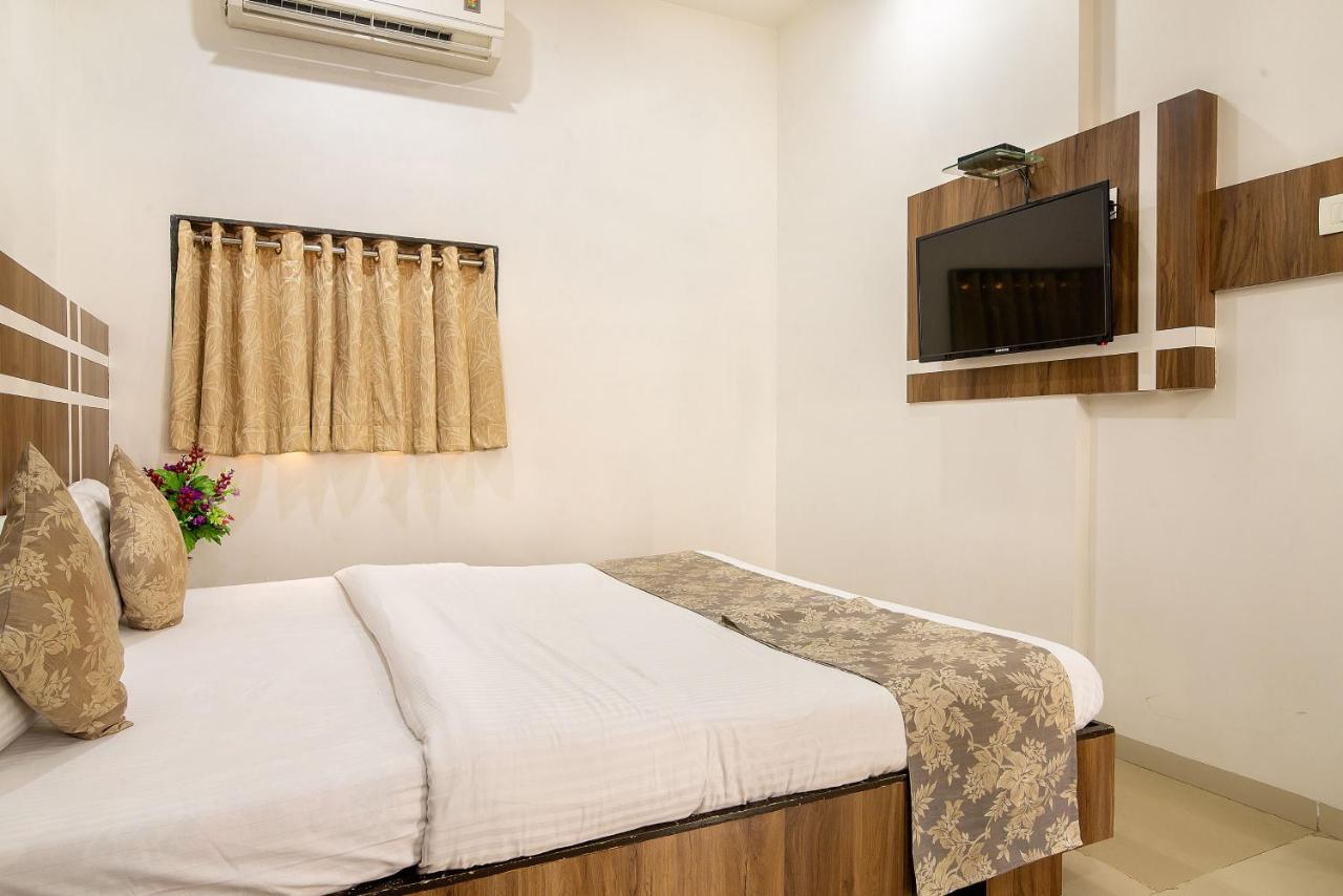 Hotel Satkar Surat Exterior photo