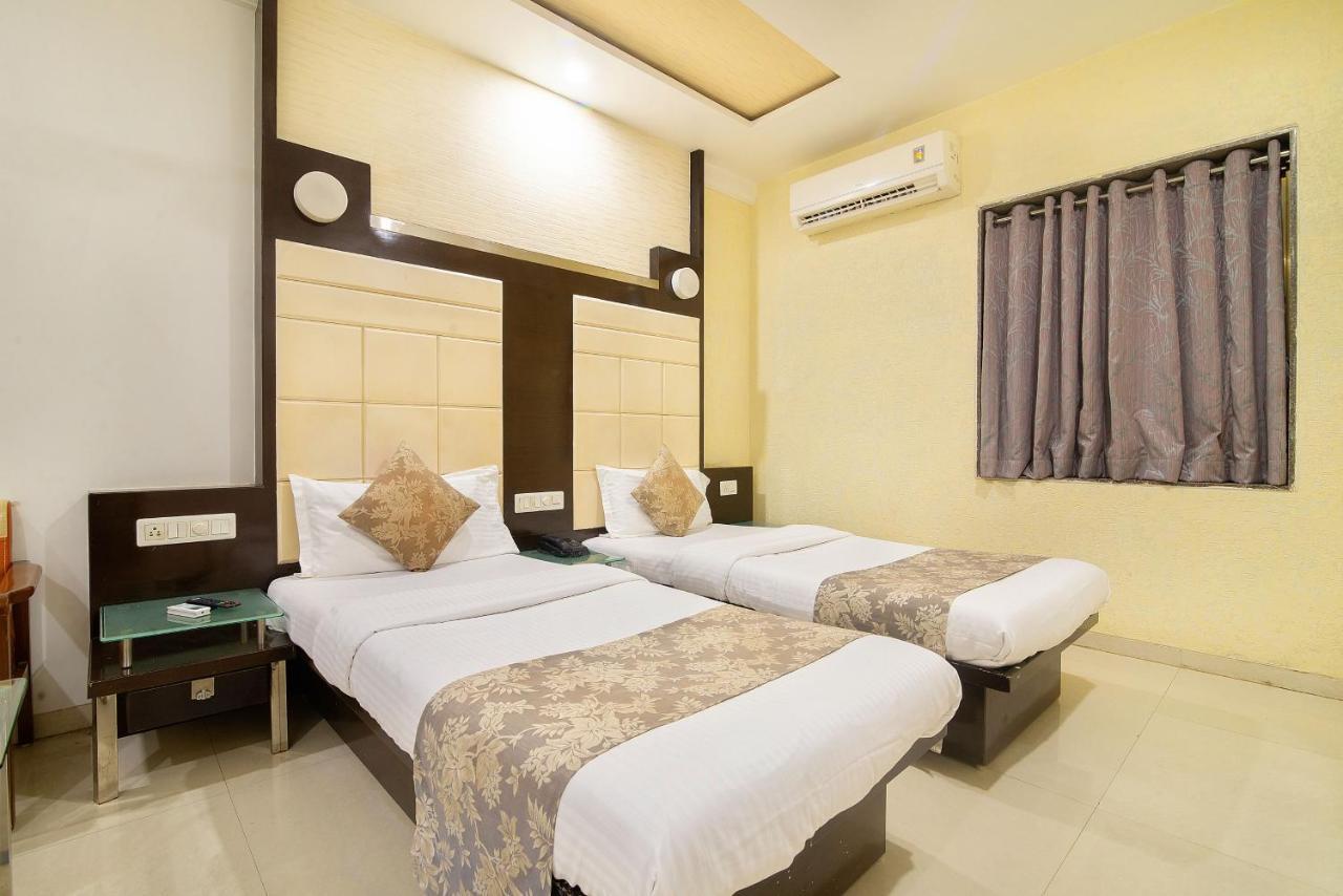 Hotel Satkar Surat Exterior photo