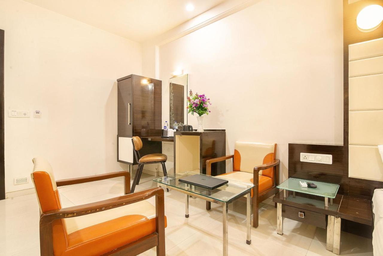 Hotel Satkar Surat Exterior photo