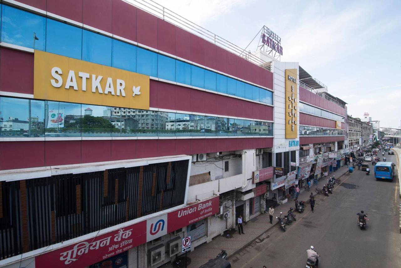 Hotel Satkar Surat Exterior photo